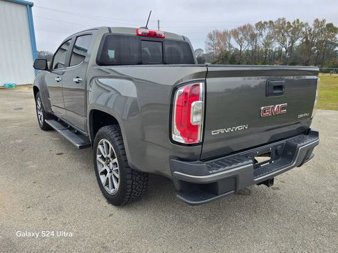 Used 2018 GMC Canyon Denali image 3