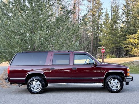 Used 1994 Chevrolet Suburban 4WD image 3