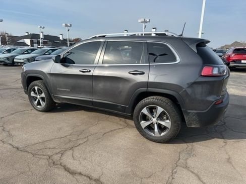 Used 2019 Jeep Cherokee Limited image 14
