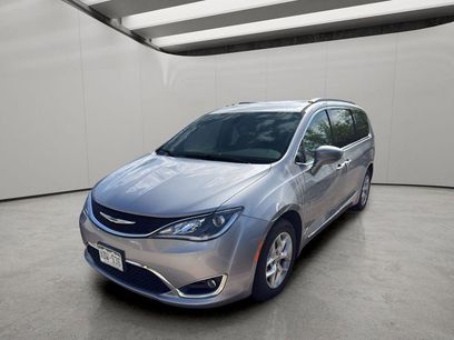 Used 2017 Chrysler Pacifica Touring-L w/ Tire & Wheel Group