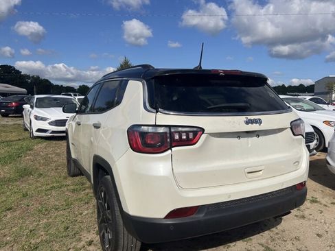 Used 2018 Jeep Compass Limited w/ Navigation Group AWD/4WD image 13