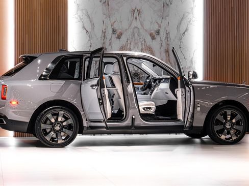 Used 2023 Rolls-Royce Cullinan w/ Cullinan Package image 5