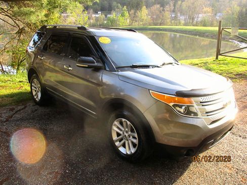 Used 2012 Ford Explorer XLT w/ Class III Trailer Tow Pkg AWD/4WD image 4