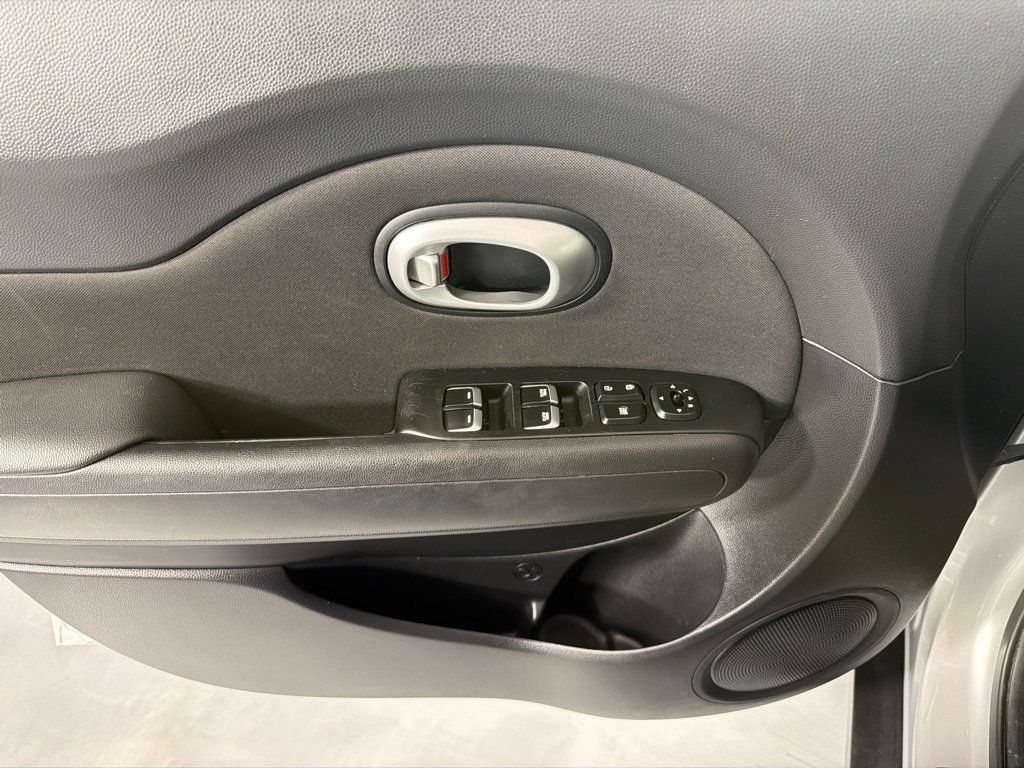 Used 2018 Kia Soul + FWD image 11
