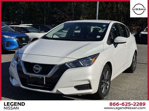 Used 2022 Nissan Versa SV image 4