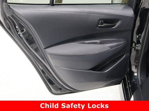 Used 2025 Toyota Corolla LE image 23