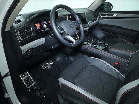Used 2025 Volkswagen Atlas Peak Edition SE image 20