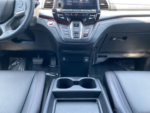 Used 2024 Honda Odyssey Sport image 11