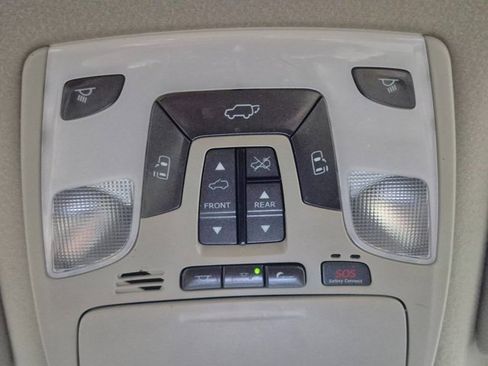 Used 2014 Toyota Sienna Limited image 21