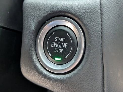 Used 2024 GMC Yukon SLT AWD/4WD image 18