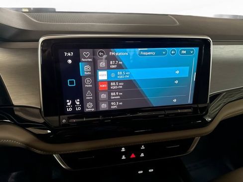 Used 2024 Volkswagen Atlas Cross Sport SE FWD image 13