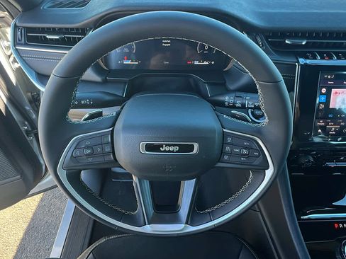 New 2025 Jeep Grand Cherokee Altitude image 18