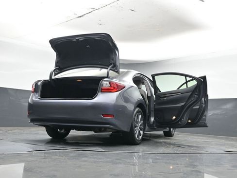 Used 2017 Lexus ES 300h image 44