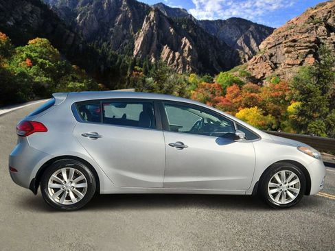 Used 2015 Kia Forte EX FWD image 2