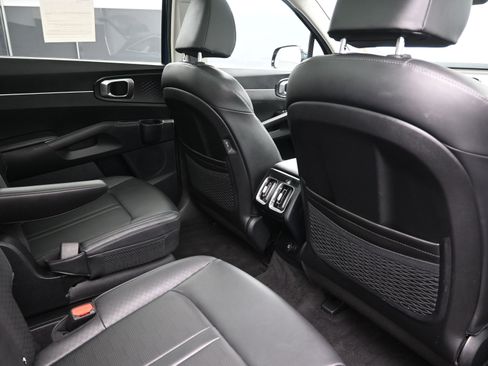 Used 2024 Kia Sorento EX w/ Panoramic Sunroof Package image 27
