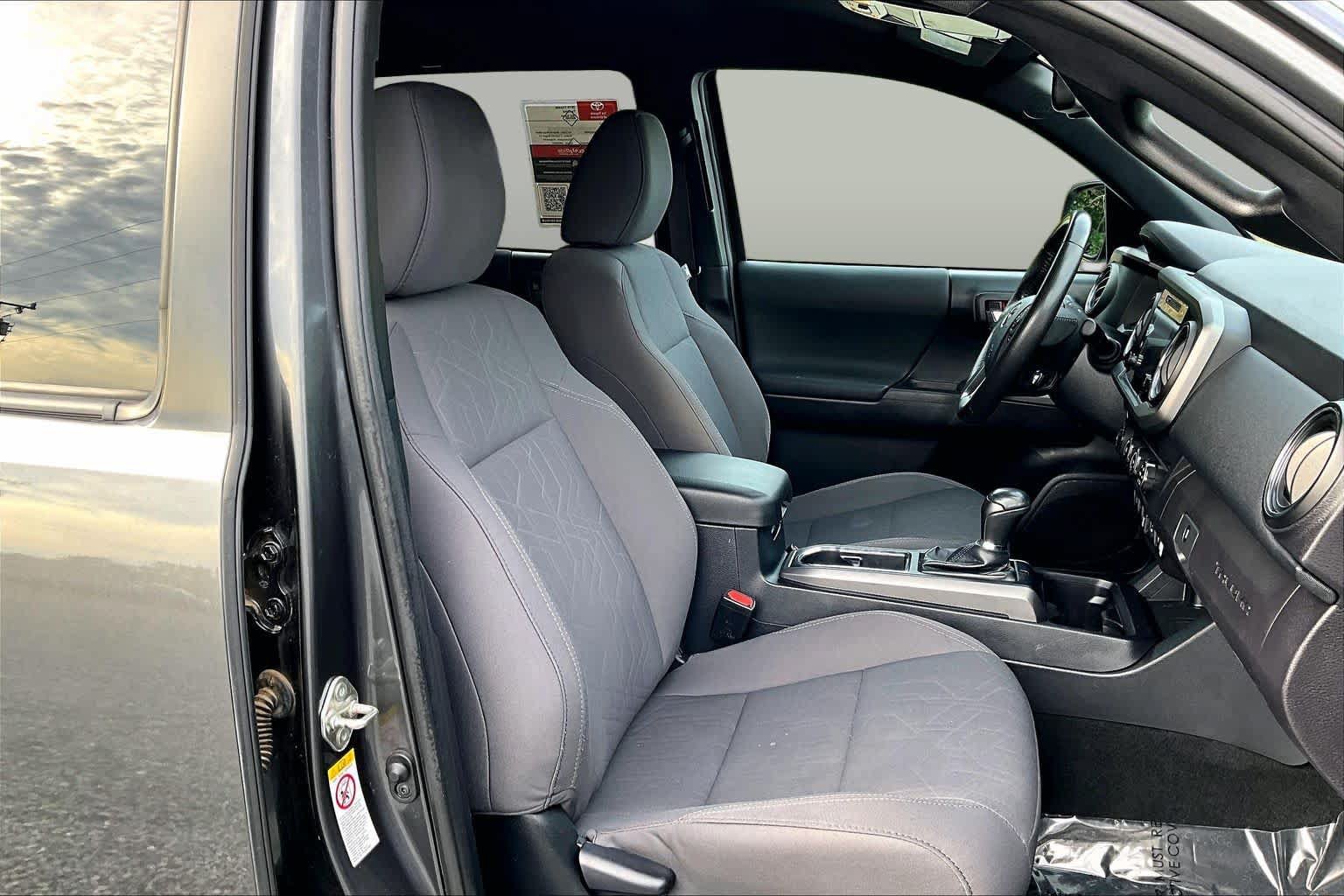 Used 2019 Toyota Tacoma TRD Sport w/ Technology Package AWD/4WD image 9