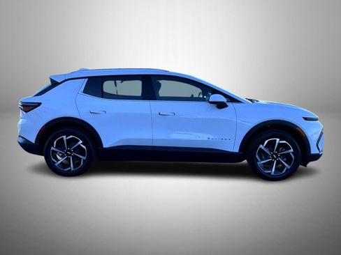 New 2026 Chevrolet Equinox EV LT image 4