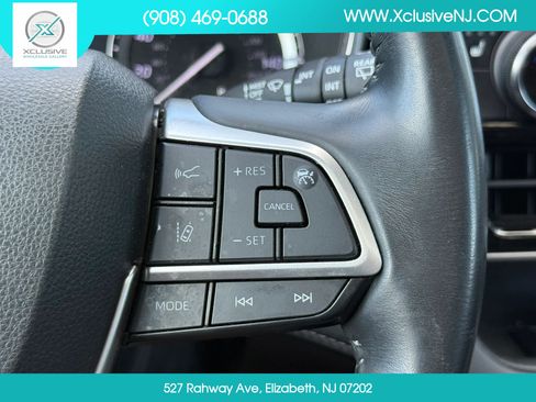 Used 2022 Toyota Highlander XLE AWD/4WD image 13