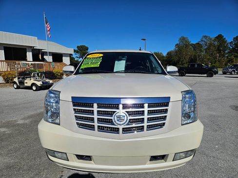 Used 2011 Cadillac Escalade ESV Premium image 9