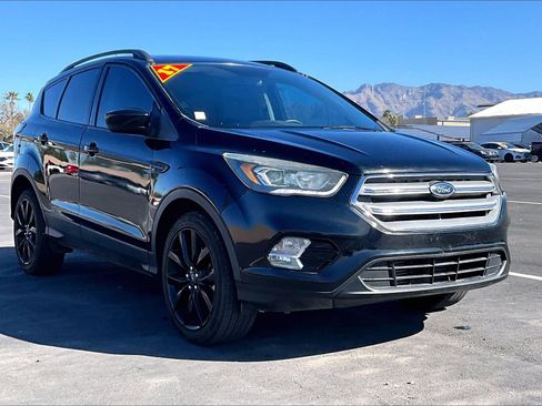 Used 2017 Ford Escape SE w/ Equipment Group 201A image 2