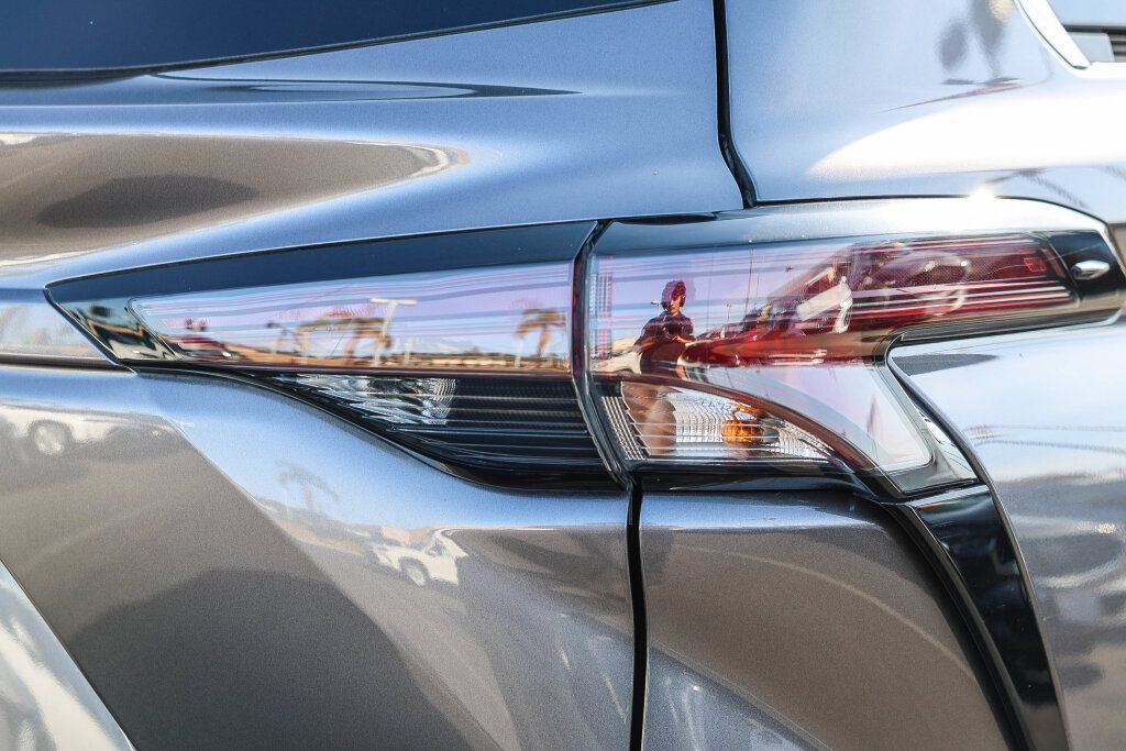 Certified 2023 Toyota Sienna LE w/ LE Plus Package FWD image 23