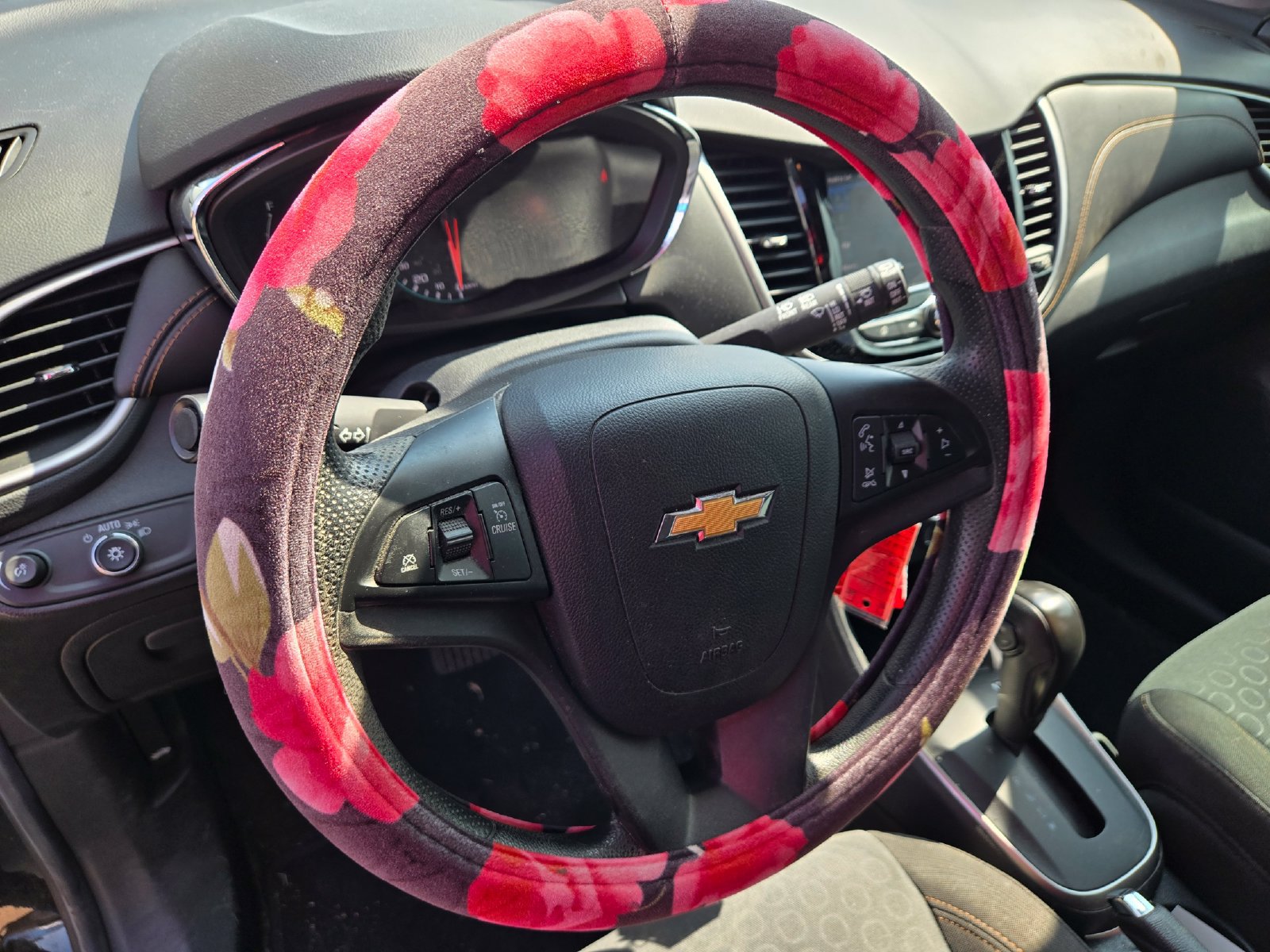 Used 2021 Chevrolet Trax LS w/ Tint and Cruise Package FWD image 9