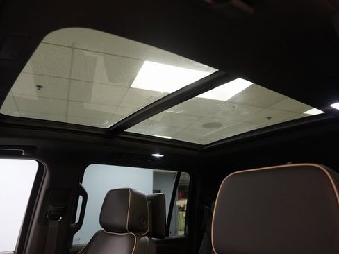 New 2025 Chevrolet Suburban Premier image 3