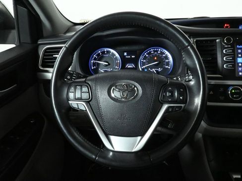 Used 2019 Toyota Highlander XLE image 17