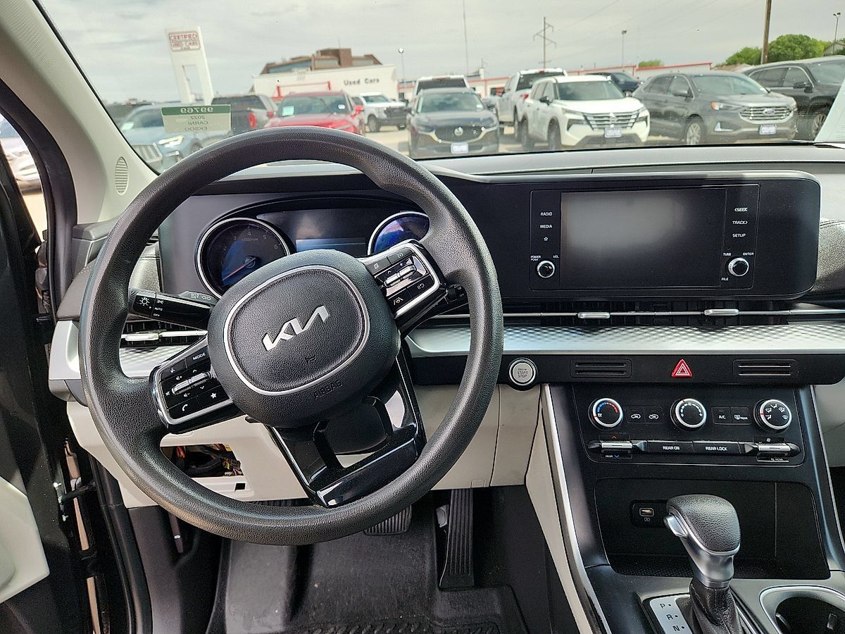 Used 2022 Kia Carnival LX FWD image 7