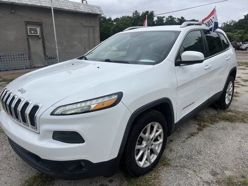 Used 2015 Jeep Cherokee Latitude FWD image 4