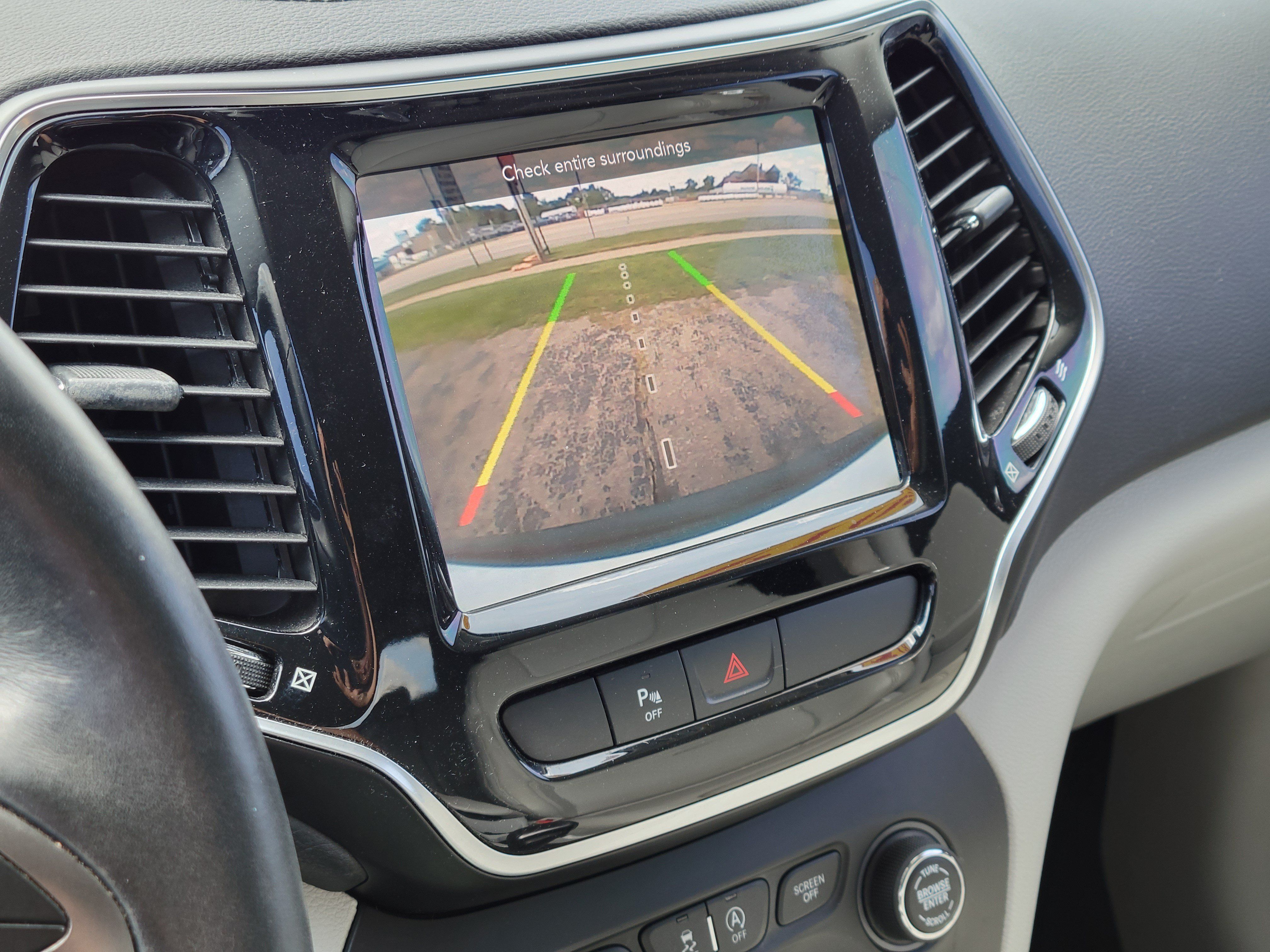 Used 2019 Jeep Cherokee Limited FWD image 14