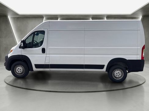 Used 2024 RAM ProMaster 2500 w/ Convenience Group FWD image 4