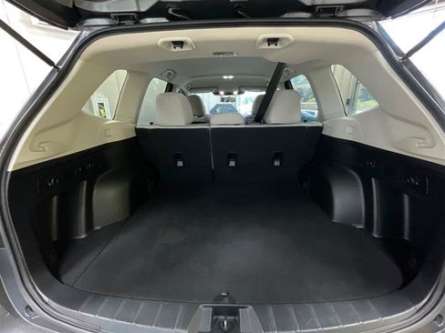 Used 2022 Subaru Forester AWD/4WD image 27