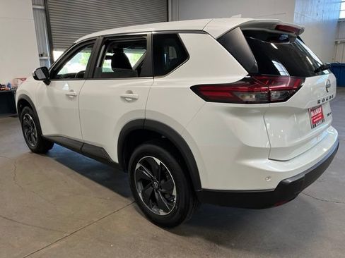 Used 2024 Nissan Rogue SV AWD/4WD image 5