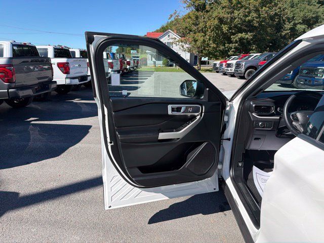 Used 2022 Ford Explorer XLT w/ Equipment Group 202A AWD/4WD image 17