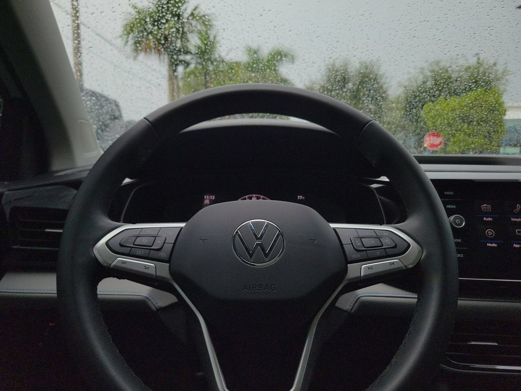 Used 2024 Volkswagen Taos SE FWD image 8