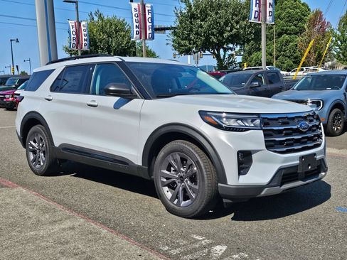 New 2026 Ford Explorer Active w/ Active Comfort Package AWD/4WD image 3