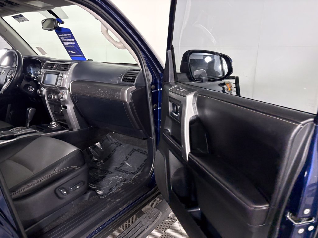 Used 2017 Toyota 4Runner SR5 Premium AWD/4WD image 32