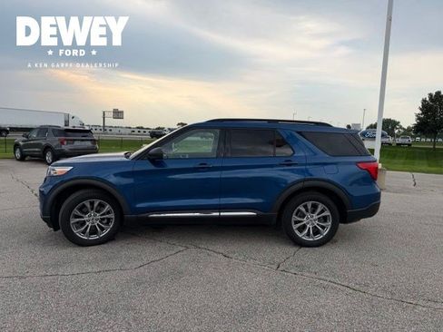 Used 2020 Ford Explorer XLT w/ Equipment Group 202A AWD/4WD image 8