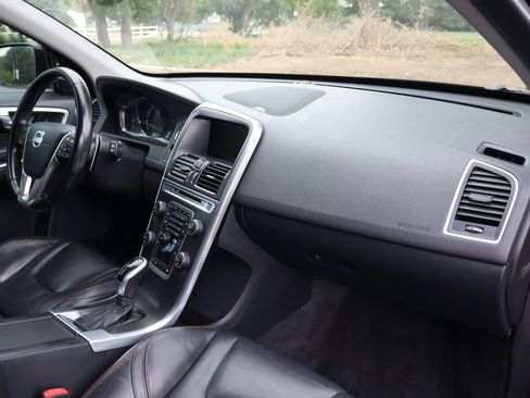 Used 2014 Volvo XC60 T6 AWD/4WD image 17