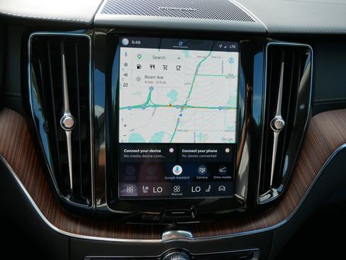 Certified 2024 Volvo XC60 B5 Ultimate w/ Climate Package AWD/4WD image 18