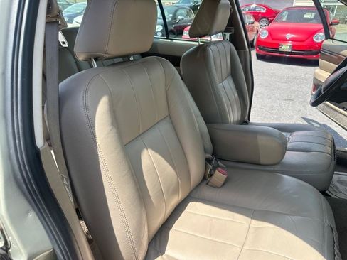 Used 2004 Mercury Grand Marquis GS RWD image 36