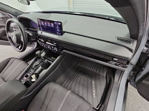 Used 2025 Honda Accord Sport image 38