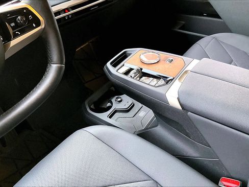 Used 2024 BMW iX xDrive50 w/ Premium Package image 17