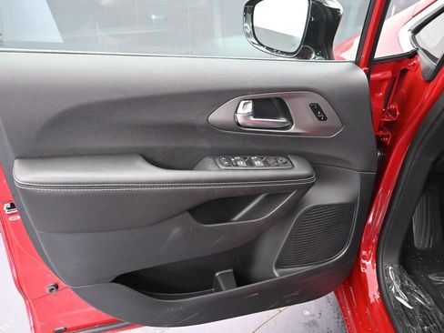 New 2027 Chrysler Pacifica Select FWD image 13