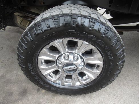 Used 2019 Ford F250 XLT w/ XLT Premium Package AWD/4WD image 7