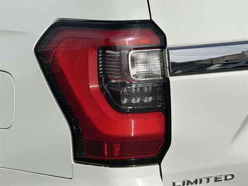 Used 2018 Ford Expedition Max Limited image 9