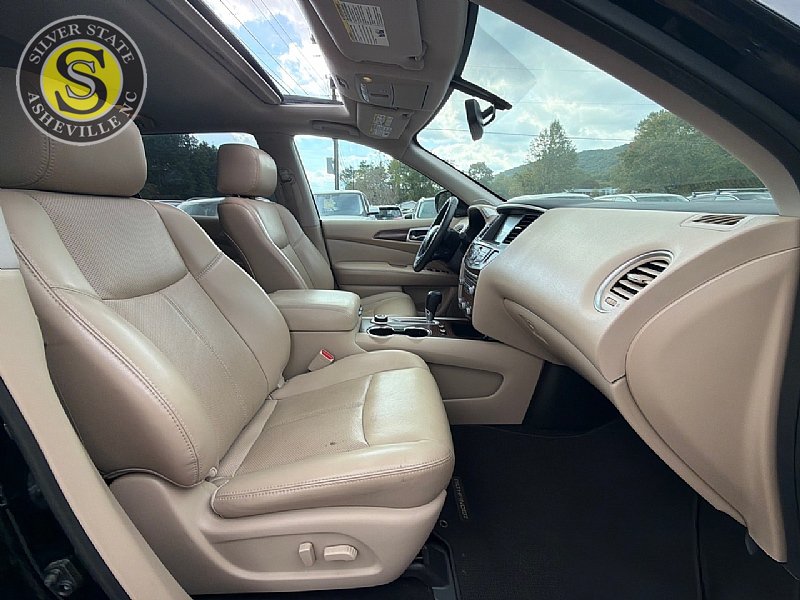 Used 2017 Nissan Pathfinder Platinum w/ Family Entertainment Package AWD/4WD image 17