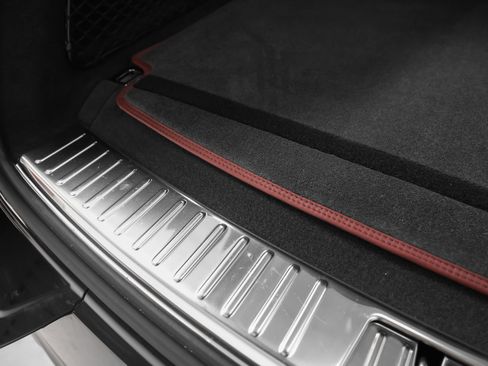 Certified 2024 Porsche Cayenne Turbo AWD/4WD image 24