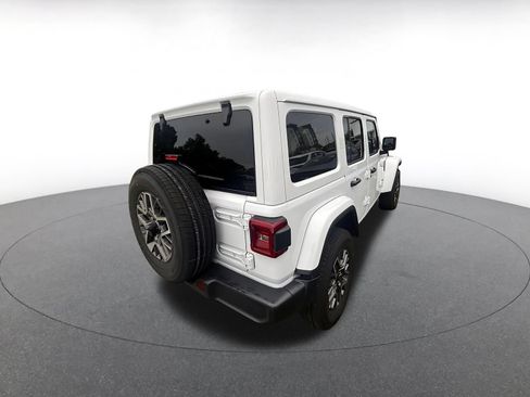 Used 2025 Jeep Wrangler Unlimited Sahara AWD/4WD image 8